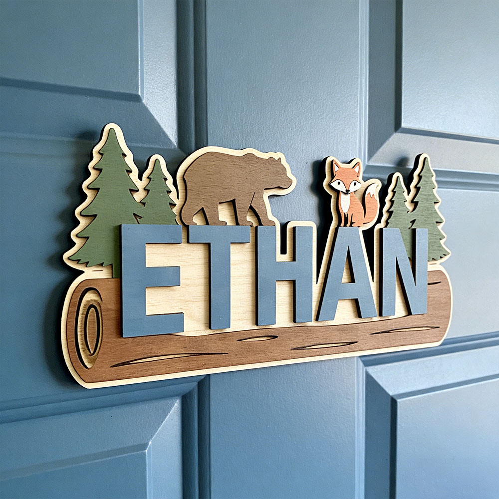 Baby Nursery Wall Decor - لافتة خشبية مخصصة باسم الطفل بتصميم