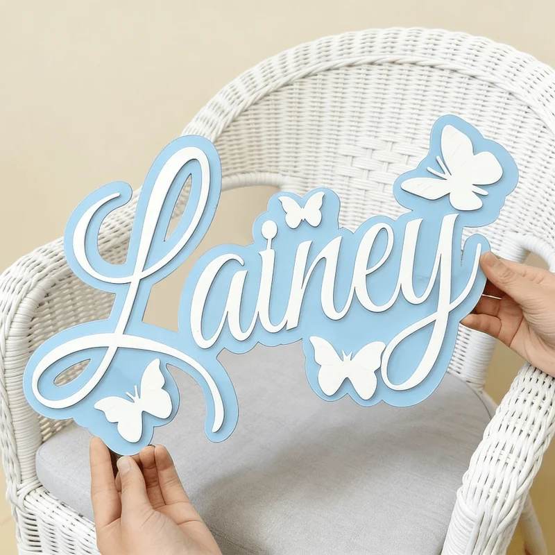 Baby Nursery Baby - لوحة اسم الطفل المخصصة، تصميم أزرق